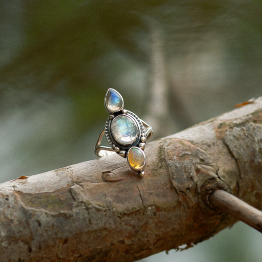 Mondstein Opal Ring